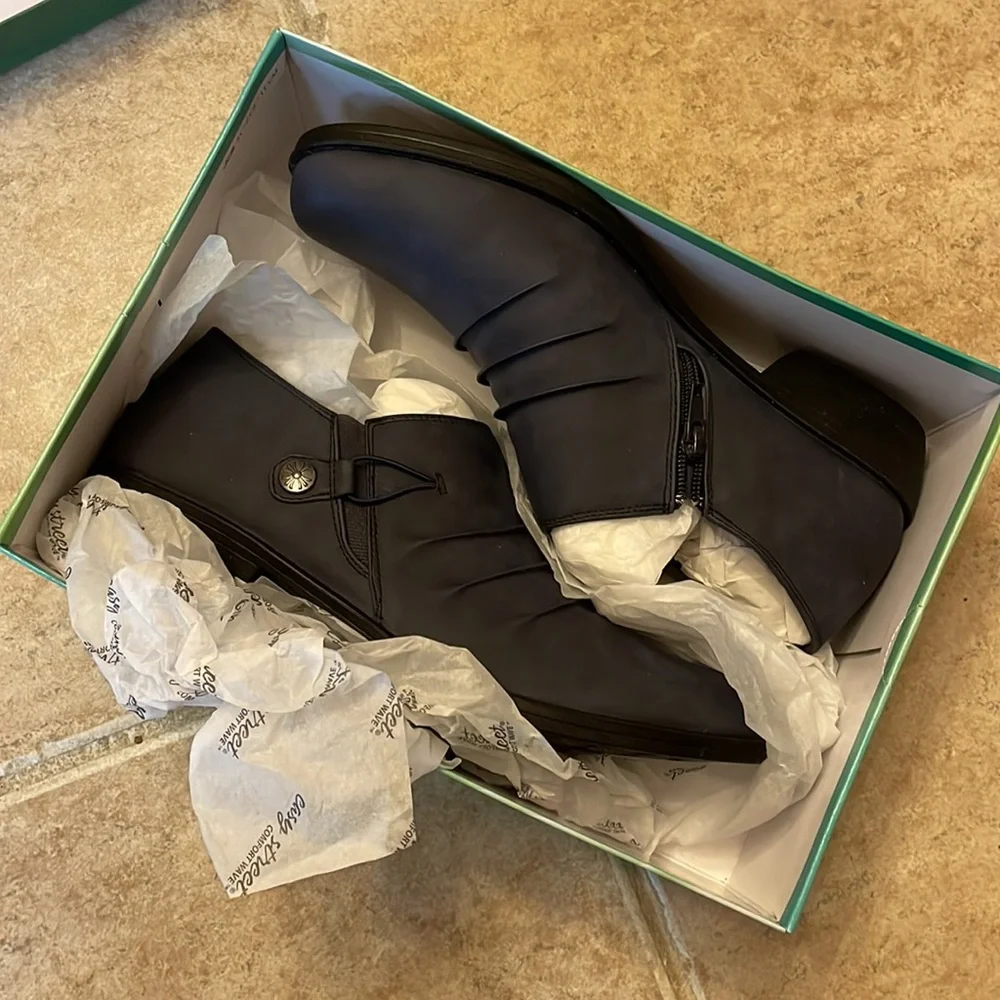 Navy booties - Picture 3 of 4